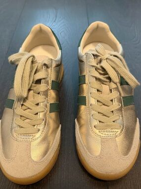 Gola Men's Gold Low-Top Sneakers with Green Stripes